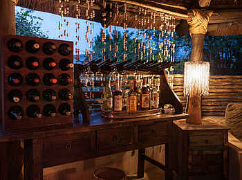 Sindabezi Island Camp: Bar im Zentralbereich