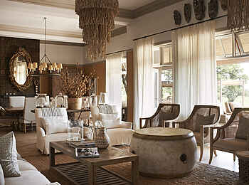 Singita Serengeti House: Main Lounge im Haupthaus Singita Serengeti House: Main Lounge im Haupthaus