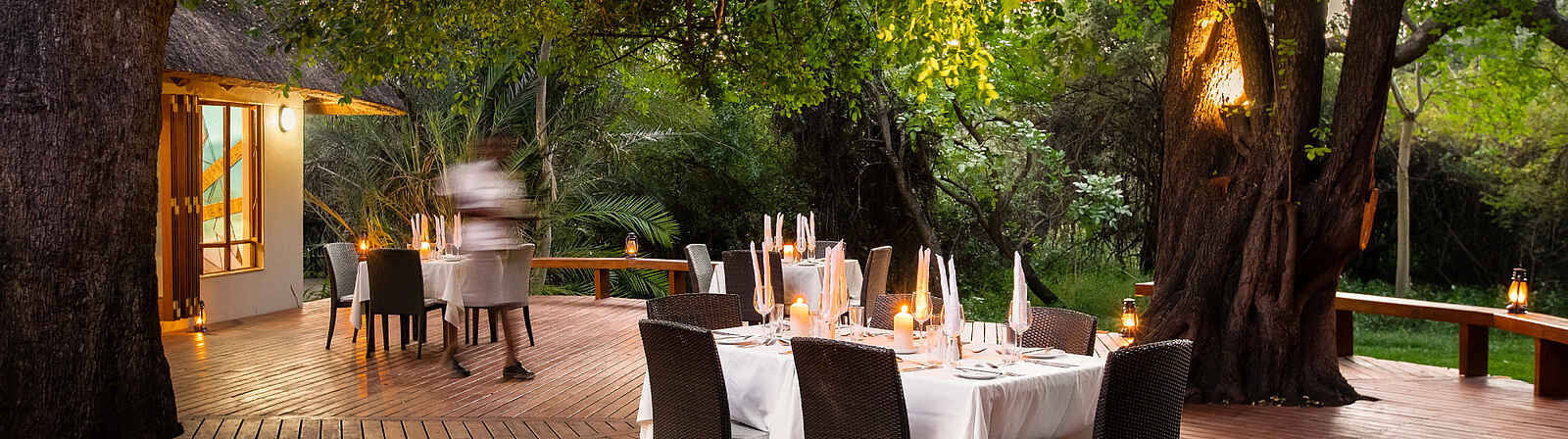 Thamo Telele: der Essbereich auf der Veranda Thamo Telele: der Essbereich auf der Veranda