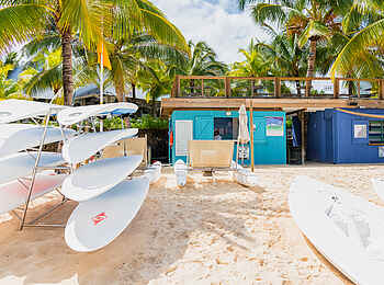 Victoria Beachcomber Resort and Spa: Surfclub Victoria Beachcomber Resort and Spa: Surfclub