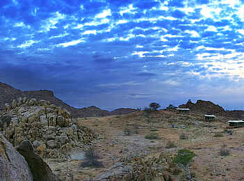 Ozondjou Trails: Panoramaaufnahme des Camps