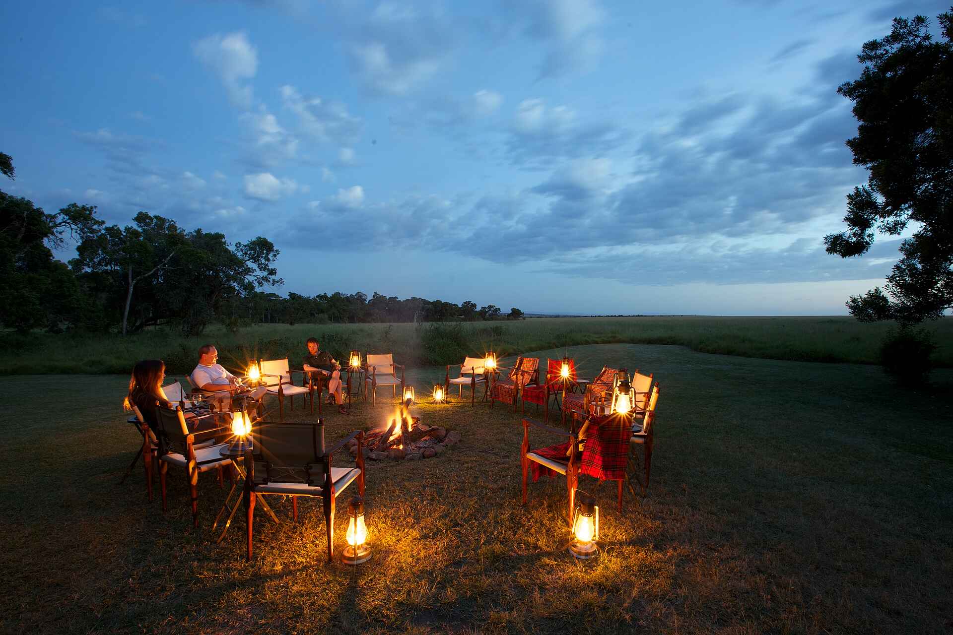 Elephant Pepper Camp: Campfire afrikarma, afrikarma.de, Big Five, Cheli & Peacock, Cheli and Peacock, Elefant, Elephant Pepper, Elephant Pepper Camp, Fauna, Kenia, Kenya, Löwe, Löwenrudel, Maasai Mara, Mara, Masai Mara, Massai Mara, Migration, North Mara, North Mara Conservation, North Mara Schutzgebiet, Reise, Rift Valley, Rift Valley District, Safari, Tierwanderung, www.afrikarma.de, Abend, Aktivitäten, Campfire, Feuer, Lagerfeuer