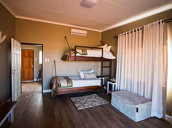 Kalahari Anib Lodge: Zimmer