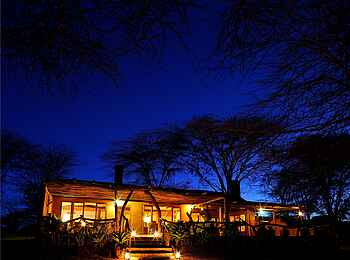 Lewa Safari Camp: Main Area bei Nacht