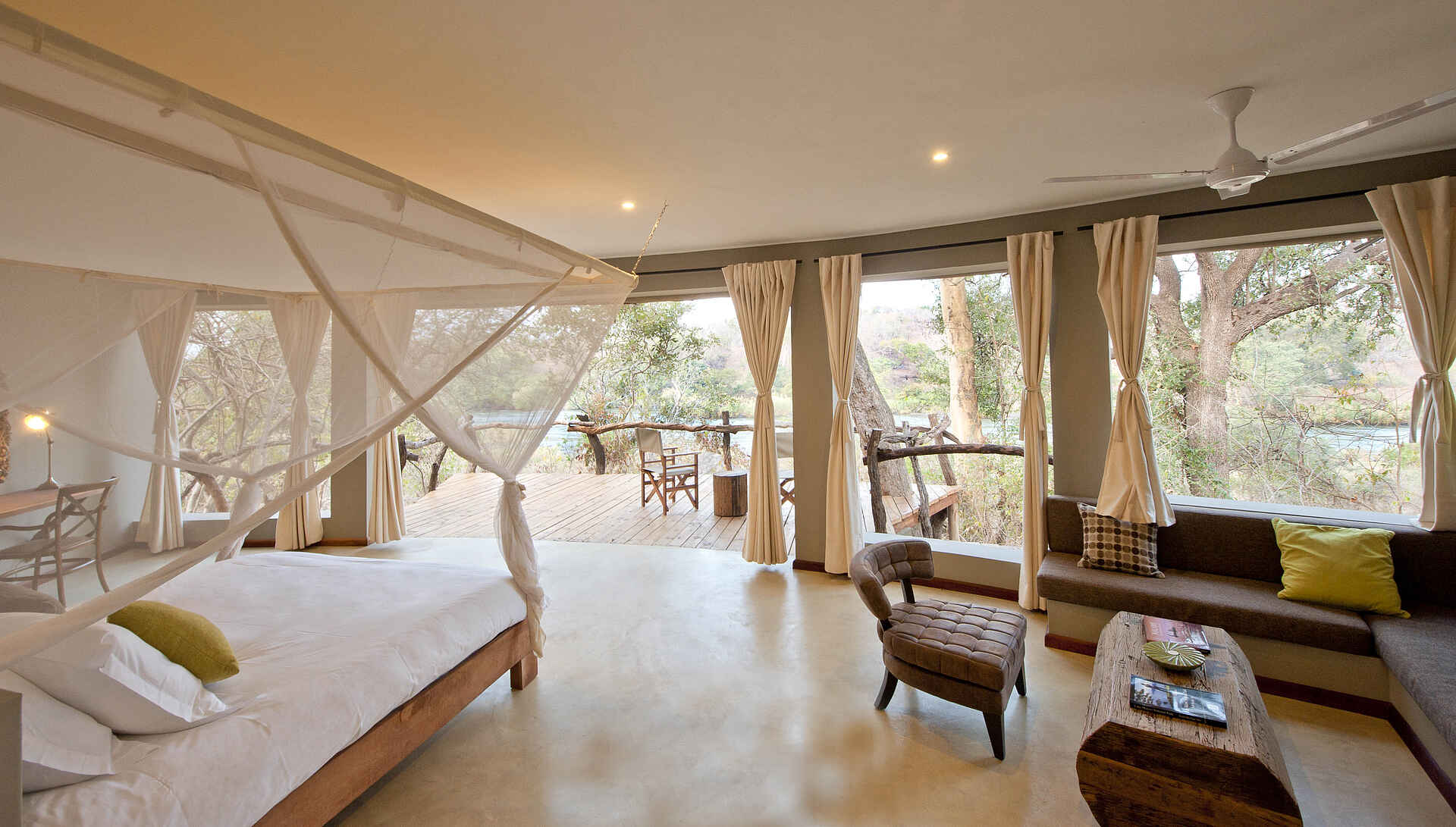 Africa, Majete Game Reserve, Malawi, Mkulumadzi, Robin Pope Safaris, Majete, Majete Wildlife Reserve, Mkulumadzi Lodge, Mkulumadzi River, Shire River, Deck, Doppelbett, Gästechalet, Lounge, Afrikarma, Afrikarma Safaris, Afrikarma.de