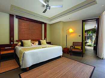 Trou Aux Biches Beachcomber Golf Resort & Spa: Beachfront Suite Bett Trou Aux Biches Beachcomber Golf Resort & Spa: Beachfront Suite Bett