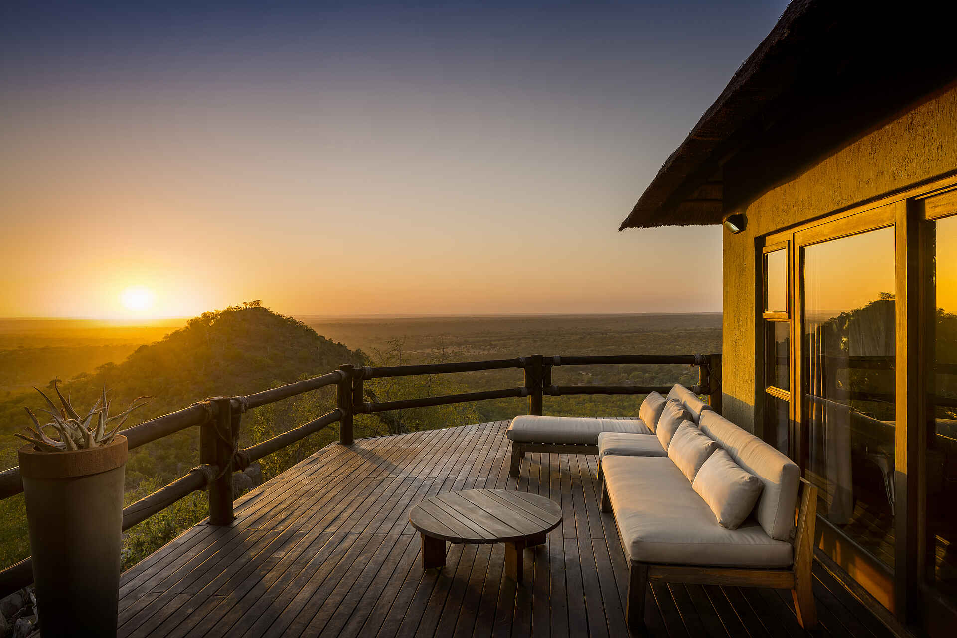 balkon, makwela suite, sabi sand rame reserve, sonnenaufgang, ulusaba rock lodge, virgin limited edition, afrikarma, afrikarma safaris, afrikarma safaris - wildnis. hautnah., afrikarma.de