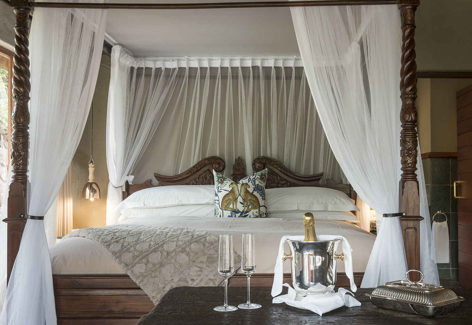 Camp Ndlovu: Champagner am Bett Camp Ndlovu: Champagner am Bett