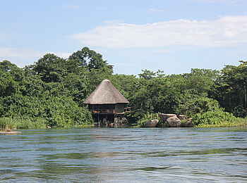 Lemala Wildwaters Lodge: Gästezimmer Außenansicht von Fluss Lemala Wildwaters Lodge: Gästezimmer Außenansicht von Fluss