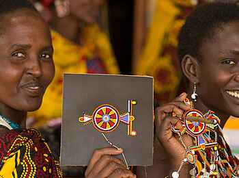 Olare Mara Kempinski: Frauen mit Perlenschmuck