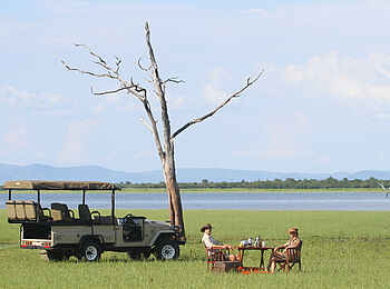 Changa Safari Camp: Kaffeepause bei einer Pirschfahrt Changa Safari Camp: Kaffeepause bei einer Pirschfahrt