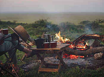 Charlie Sanjan Safari Camp: Kaffee am Feuer