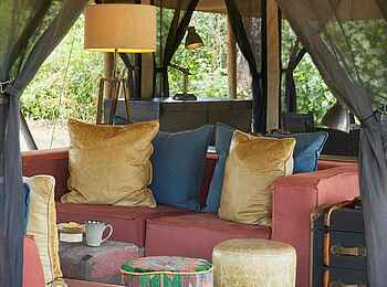 Legendary Songa Migrational Camp: Blick in die Lounge