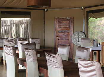 Lemala Kuria Hills: Große Tafel