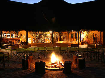 Okonjima Bush Camp: Lagerfeuerromantik