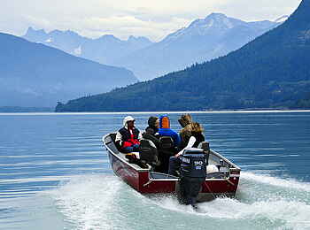 Tweedsmuir Park Lodge: Ausblick auf den Bootstouren