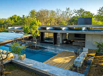 Cheetah Plains Karula House: Das Haupthaus von Außen Cheetah Plains Karula House: Das Haupthaus von Außen