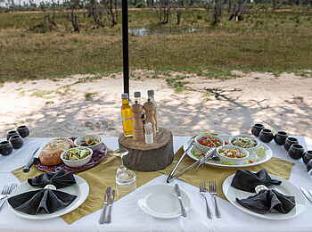 Gomoti Private Camp: Gedeckter Tisch