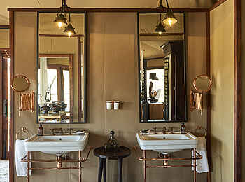 Legendary Mwiba Lodge: Doppelwaschtisch Legendary Mwiba Lodge: Doppelwaschtisch