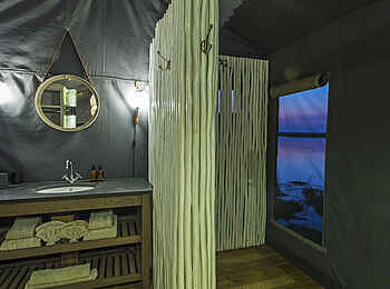 Linyanti Tented Camp: Gästebad Linyanti Tented Camp: Gästebad