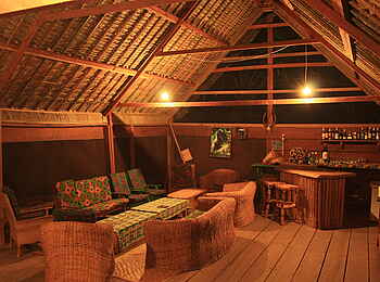 Sangha Lodge: Lounge unter Steildach Sangha Lodge: Lounge unter Steildach
