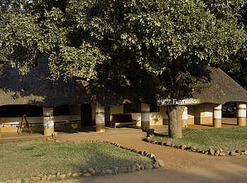 Flatdogs Camp: Empfangsbereich Flatdogs Camp: Empfangsbereich