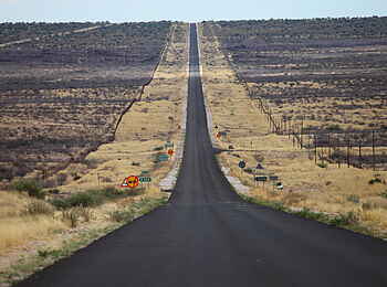 Hoodia Desert Lodge: Landstraße