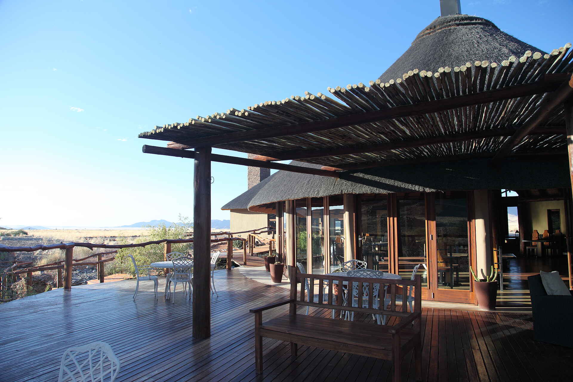 Dünen, Gesamtansicht, Hauptgebäude, Hoodia Desert Lodge, Landschaft, Lodge, Namib, Namib-Naukluft, Sesriem, Sossusvlei, Veranda, Wüste, Afrikarma, Afrikarma Safaris, Afrikarma.de