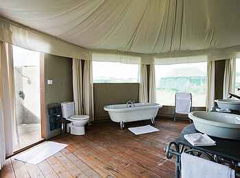 Lake Masek Tented Camp: Badezimmer der Gästezelte
