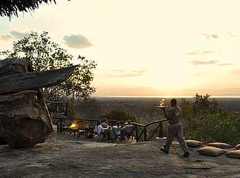 Maweninga Camp: Sonnenuntergang  auf den Felsen