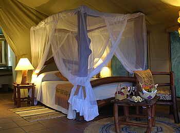 Mbuzi Mawe Serena Camp: Doppelbett Mbuzi Mawe Serena Camp: Doppelbett