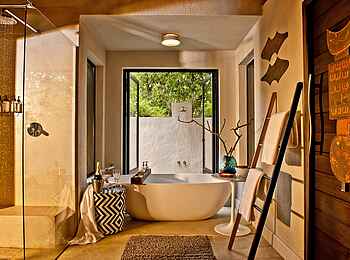 Sabi Sabi Little Bush Camp: Badezimmer mit freistehender Badewanne