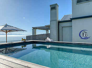 Tintswalo Boulders Boutique-Hotel: Der Pool mit Blick auf das Meer Tintswalo Boulders Boutique-Hotel: Der Pool mit Blick auf das Meer