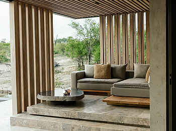 Cheetah Plains Mapogo House: Outdoor Lounge Cheetah Plains Mapogo House: Outdoor Lounge