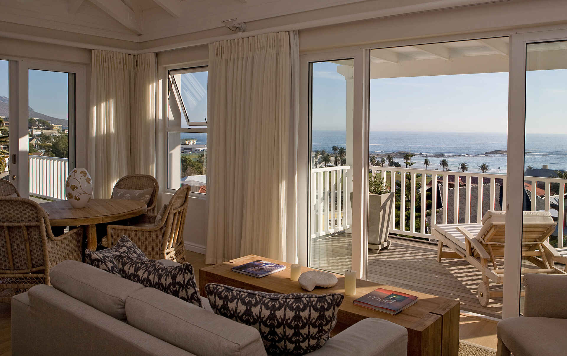 Sea Five Boutique Hotel: Gästesuite mit Blick