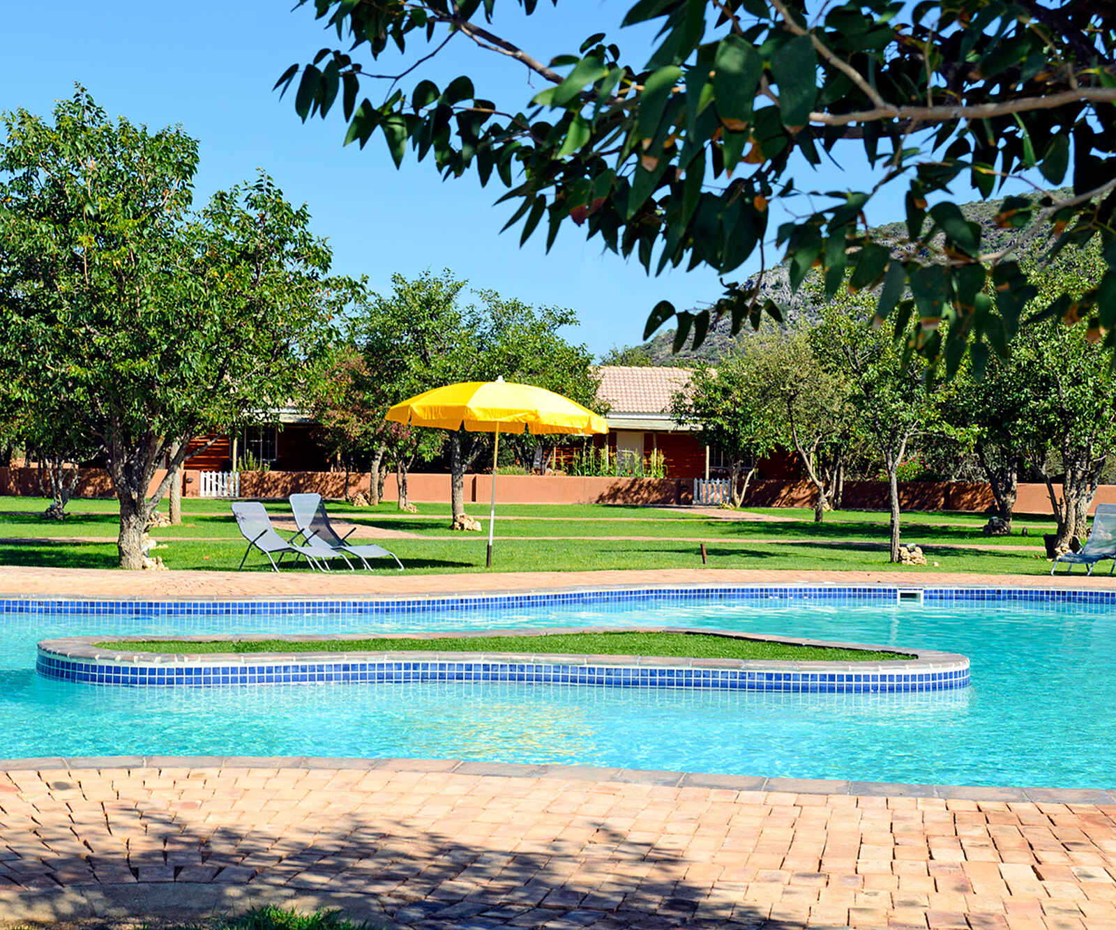 Damara Mopane Lodge: Pool Damara Mopane Lodge: Pool