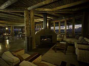 Doro Nawas Camp: Kamin in der Lounge
