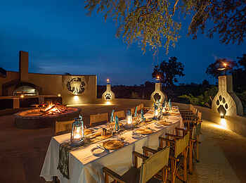 Kambaku River Sands: Ein Boma Dinner Kambaku River Sands: Ein Boma Dinner