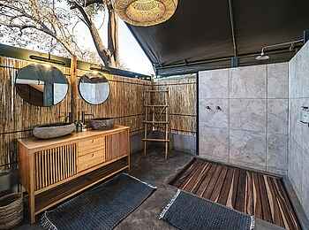 Luiana Plains Expedition Camp: Badezimmer