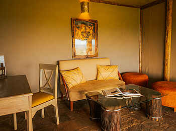 Soroi Cheetah Tented Camp: Schreibtisch und Sitzecke
