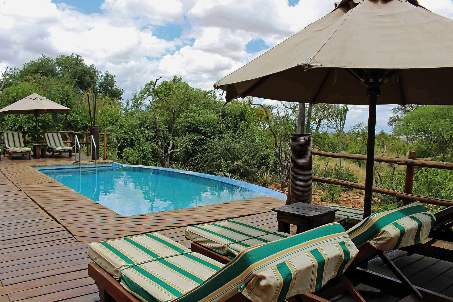 tarangire treetops, tarangire treetops lodge tansania, treetops tarangire tansania, main area, pool, swimming pool, swimmingpool