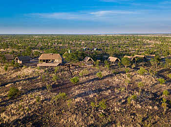 Deka Camp: Hauptgebäude mit 5 Nordostzelten Deka Camp: Hauptgebäude mit 5 Nordostzelten