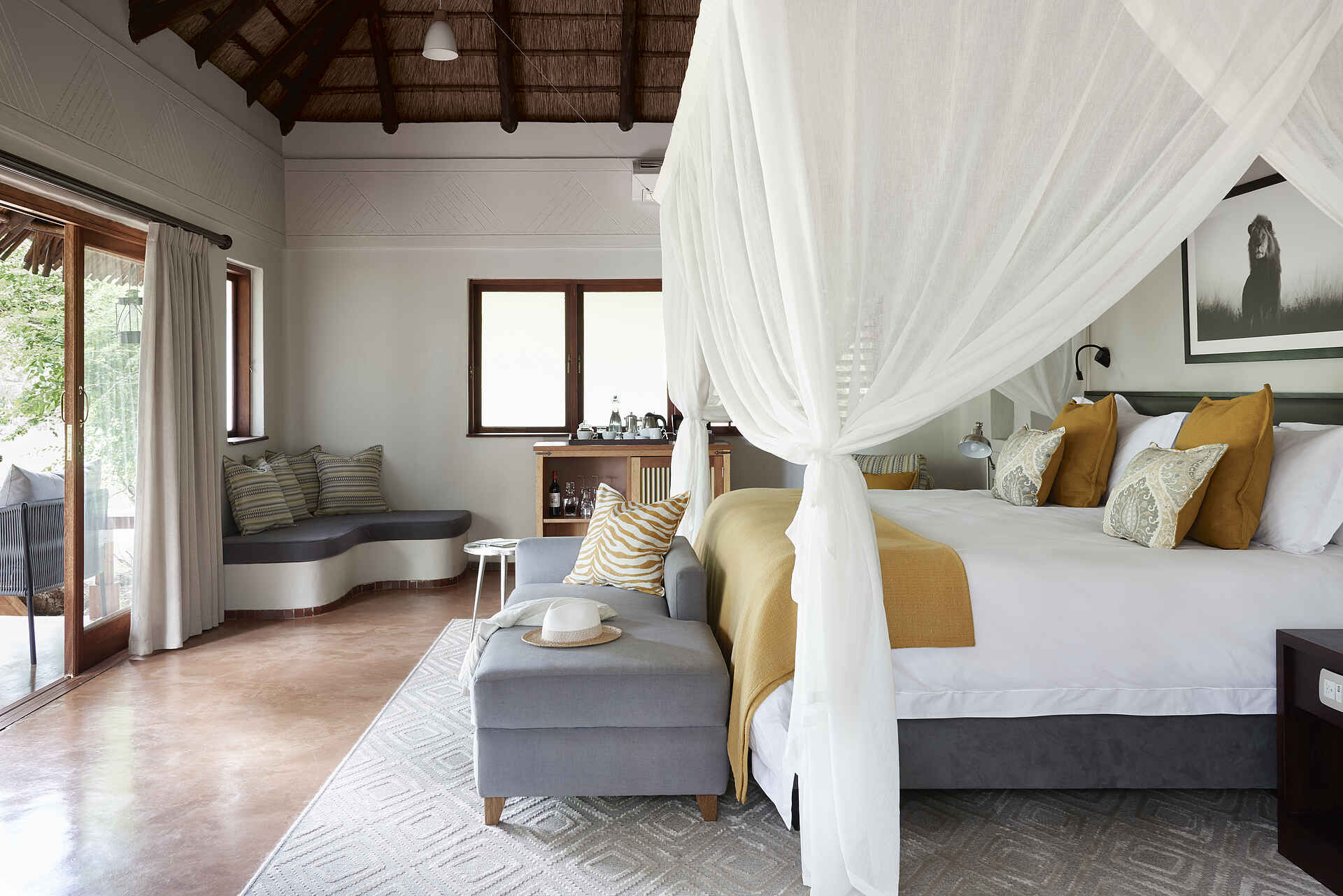 Sanctuary Chobe Chilwero: Schlafzimmer und Sitzecke
