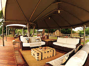Anabezi Luxury Tented Camp: Unter dem Hauptdach von Little Anabezi