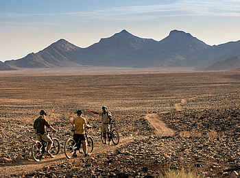 andBeyond Sossusvlei Desert Lodge: Ausflug mit dem E-Bike andBeyond Sossusvlei Desert Lodge: Ausflug mit dem E-Bike