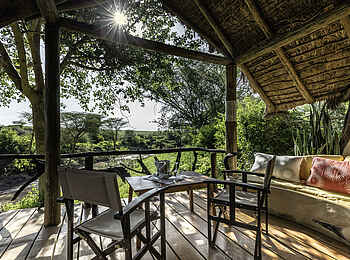 Basecamp Masai Mara: Die Veranda eines River View Zelts Basecamp Masai Mara: Die Veranda eines River View Zelts