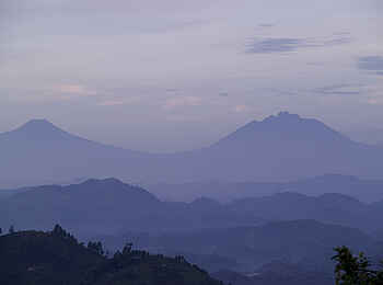 Clouds Mountain Gorilla Lodge: Blick auf den Sabyinyo-Vulkan