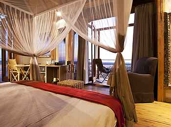 Dolomite Camp: Doppelbett mit Moskitonetz