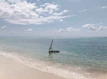 Kisiwa on the Beach: Segelboot