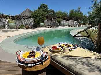Moela Safari Lodge: Snacks am Pool